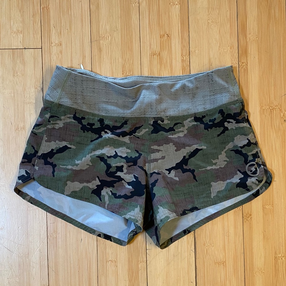 UN92 camo workout shorts. Like new! Sz4